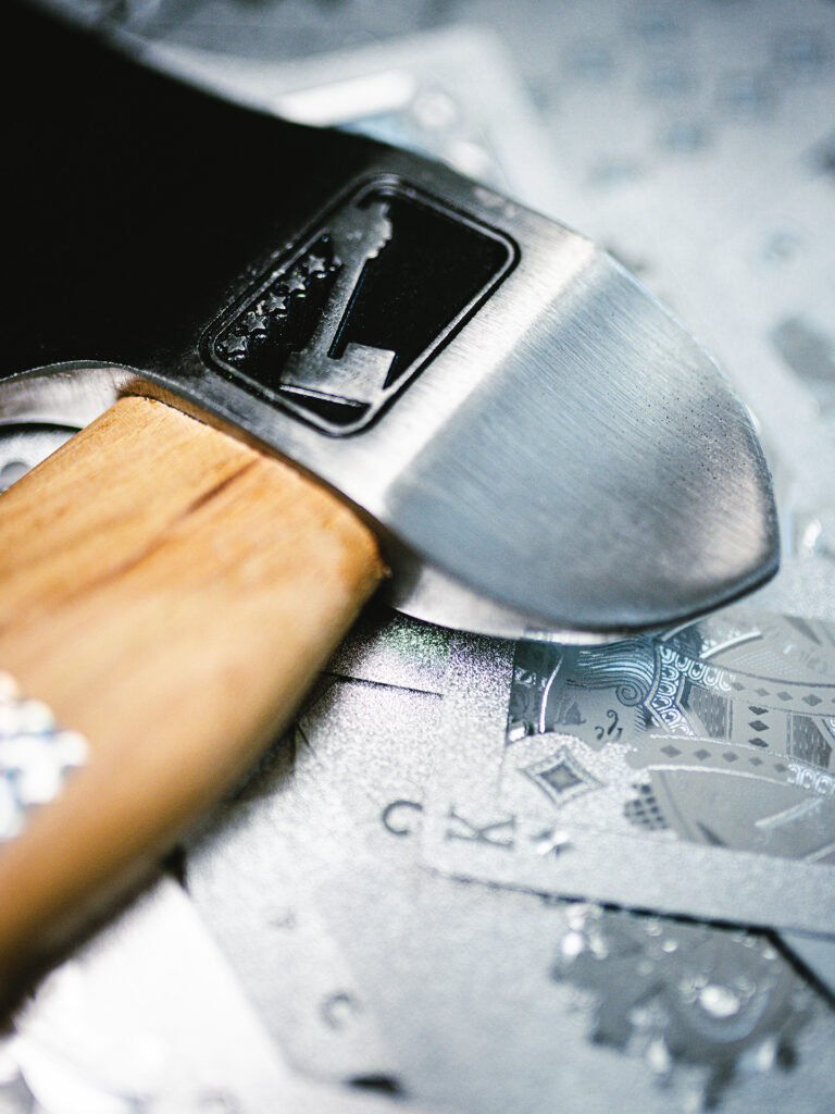 The King of Diamonds, The best throwing axe for duals